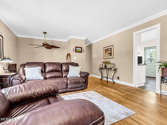 5th image of 52 Darien Road