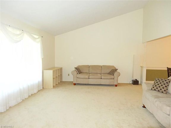 4th image of 16990 Deer Path Dr