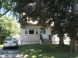 22 Andrew St, Green Brook, NJ 08812