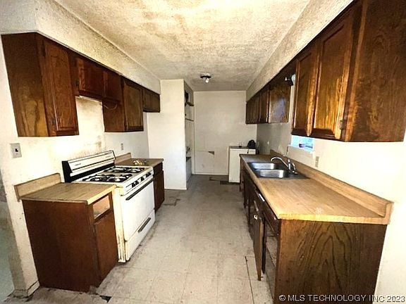3rd image of 704 S 5th St