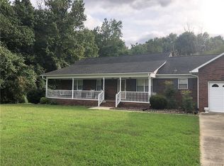 1940 Waterfalls Dr, Lincolnton, NC 28092