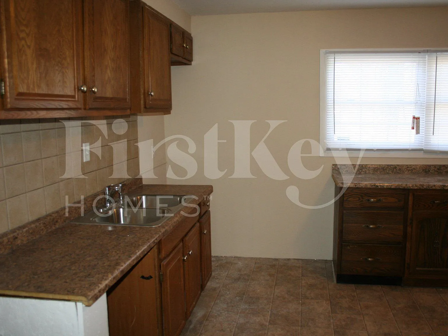 3 bed, 1.0 bath, 1100 sqft, $1,695 — Photo 4