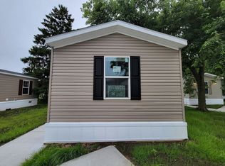 271 Lakeside Dr, Delton, MI 49046