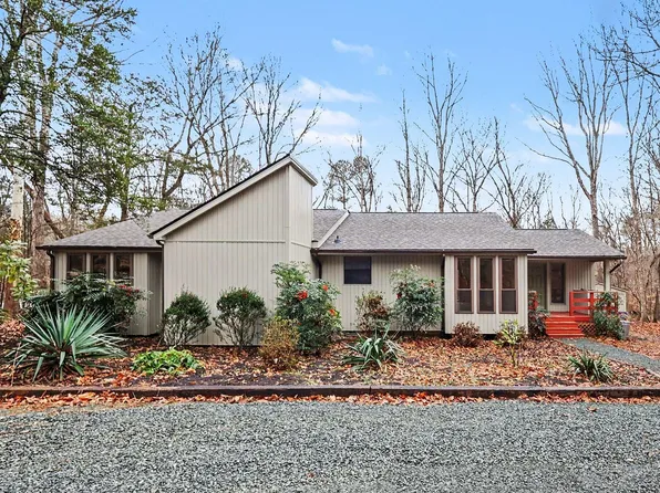 5325 Hideaway Dr, Chapel Hill, NC 27516