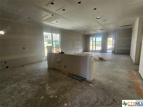 3rd image of 922 Jamesparker Cir