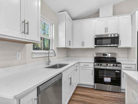 4th image of 1056 Barth Rd