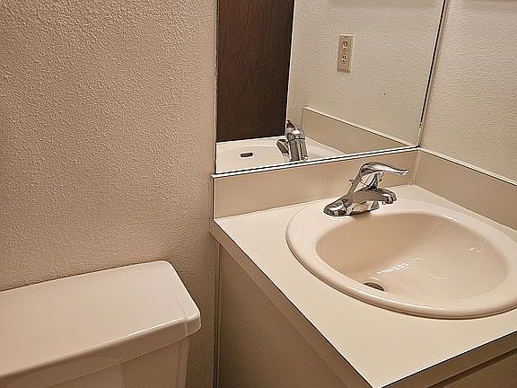 4th image of 7109 Ironwood Dr