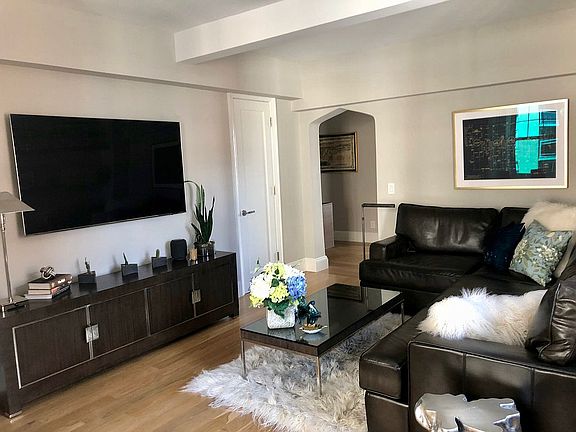 4th image of 200 E 16th St APT 12L