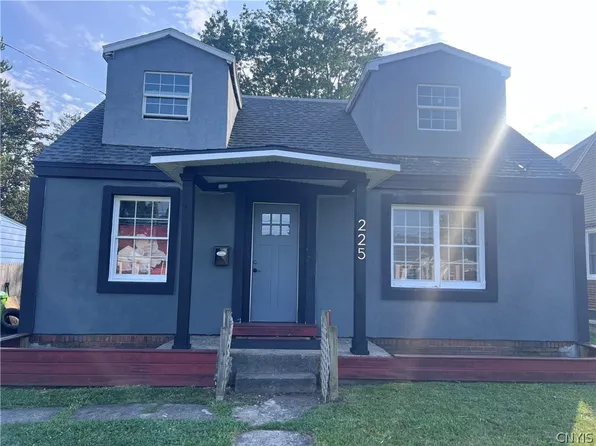 225 Russell Ave, Liverpool, NY 13088