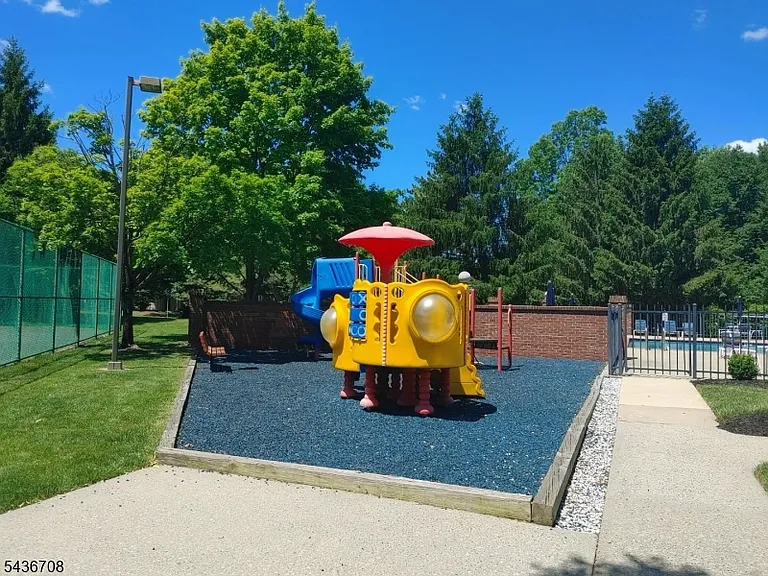 98 Amethyst Way — Photo 16