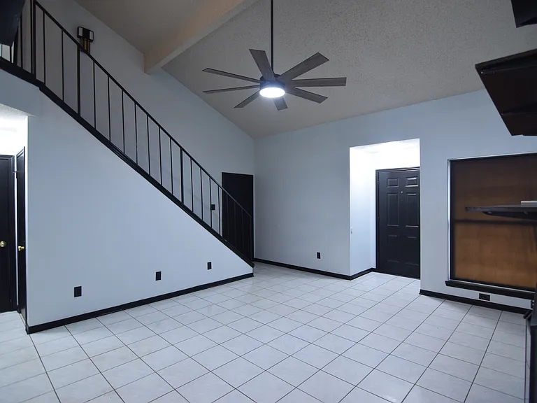 2518 Skyline Dr — Photo 8