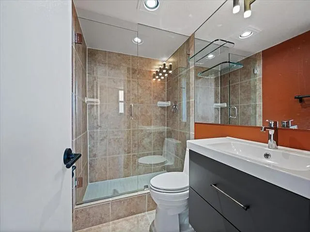 689 NE 6th Ct #4010 — Photo 19