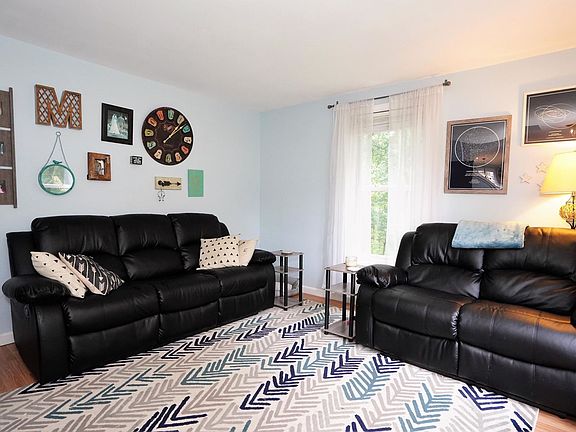 4th image of 22 Fowell Ave