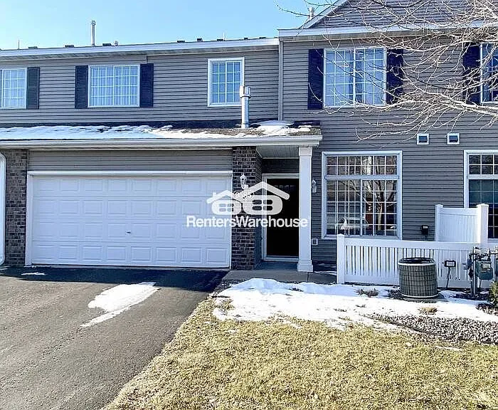 9585 Queensland Ln N — Photo 1
