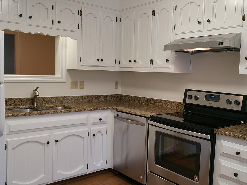 Kitchen with granite and ss d/w and range