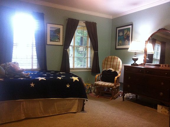 Bedroom Front, Walk-in Closet