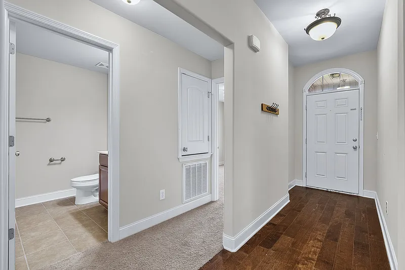 3 bed, 2.0 bath, 1484 sqft, $1,800 — Photo 3
