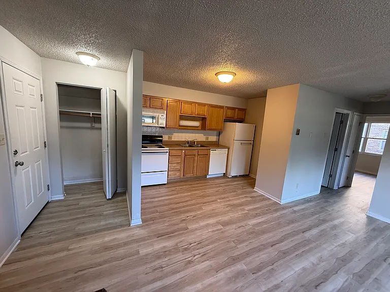 1416 E 5th St #5 — Photo 7