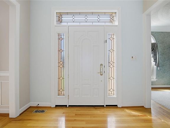 2nd image of 5 Beaver Castle Ct