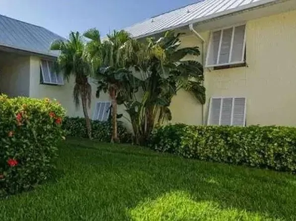 7300 Sunshine Skyway Ln S APT 104, Saint Petersburg, FL 33711