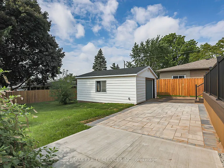 6364 Sherwood Rd — Photo 17