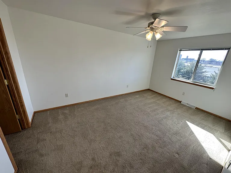 132 Sater St — Photo 3