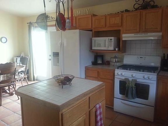 kitchen and dining, newer appliances