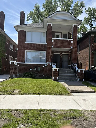 1955 Gladstone St #UPPER Photo 1