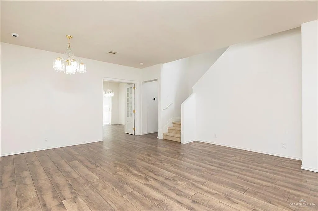 4 bed, 2.5 bath, 2570 sqft, $2,700 — Photo 4