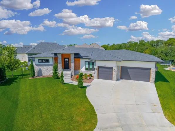 1609 N Lakeside Dr, Andover, KS 67002