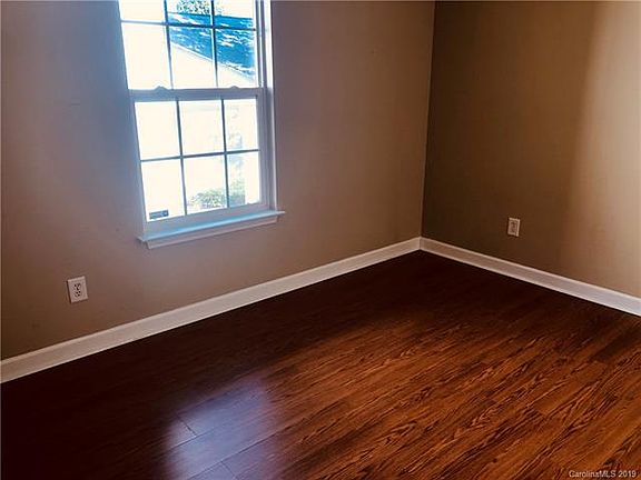 5th image of 8628 Silver Falls Way