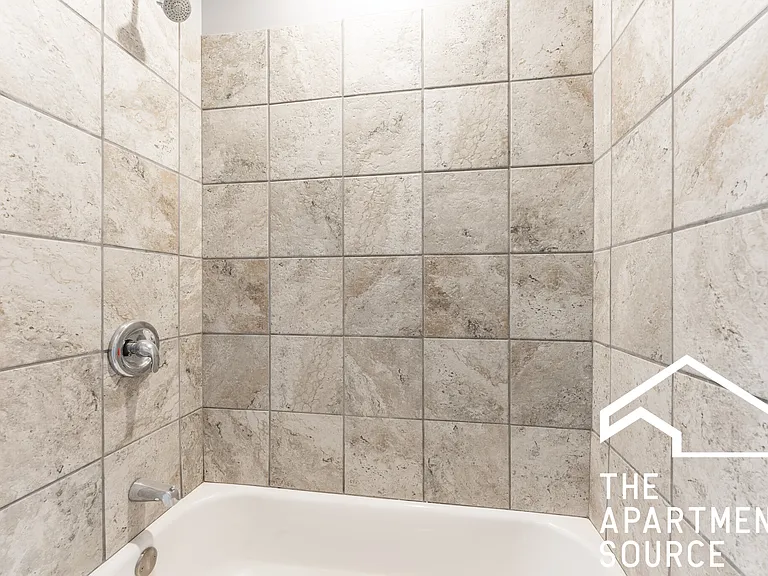 5662 N Ridge Ave #2L — Photo 6