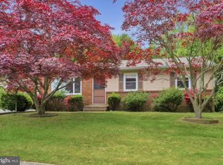 8 Brentwood Dr, Willow Grove, PA 19090
