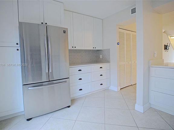 4th image of 10196 SW 77th Ct #10196