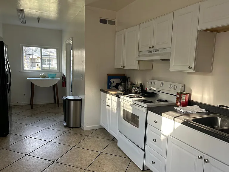 1163 Arcadian Ave — Photo 3