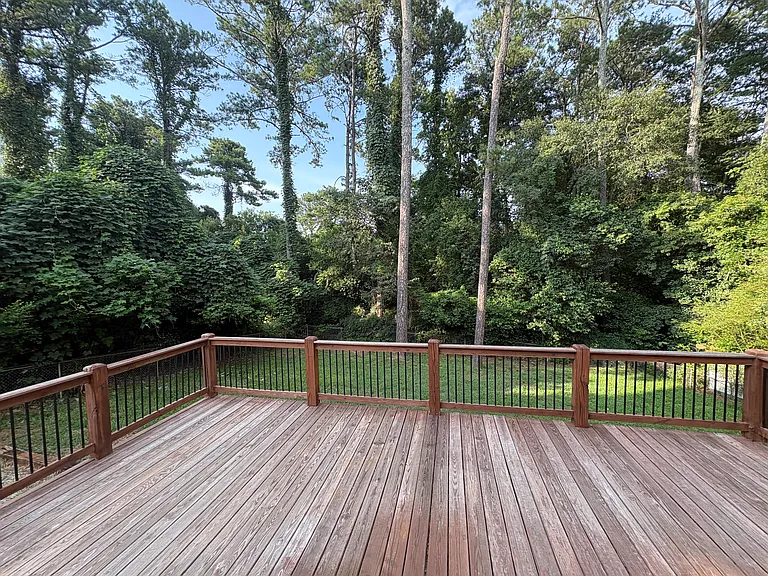 1055 College Station Rd — Photo 4
