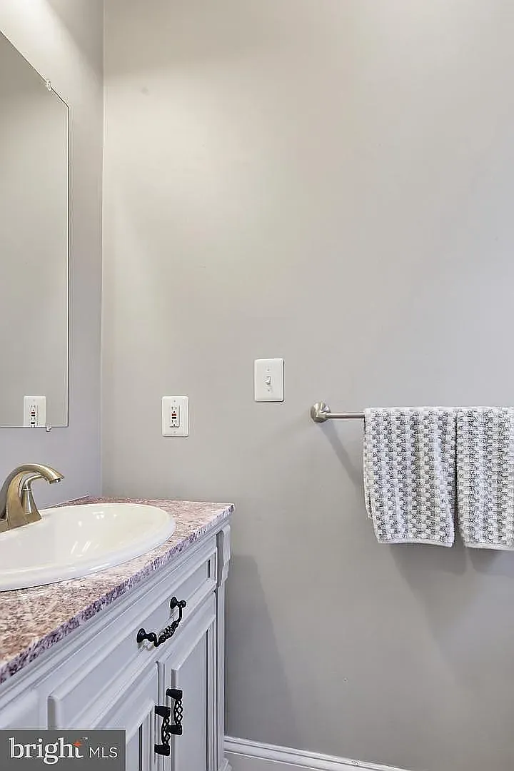4 bed, 2550 sqft, $3,500 — Photo 4