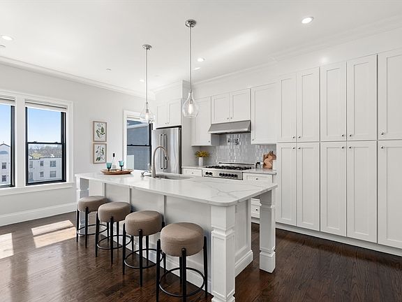 2nd image of 160 W Broadway #Penthouse 3