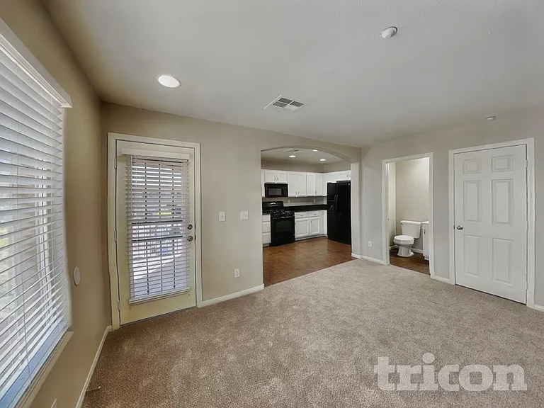 8921 Paula Jean Ave — Photo 4