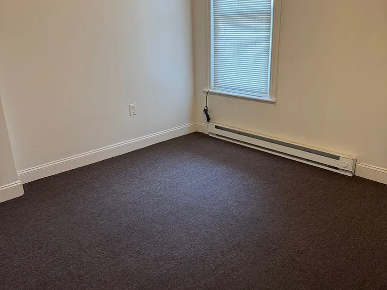 929 W Gordon St — Photo 12