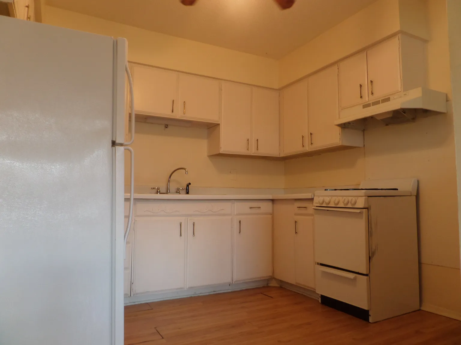 2 bed, 900 sqft, $1,050 — Photo 1