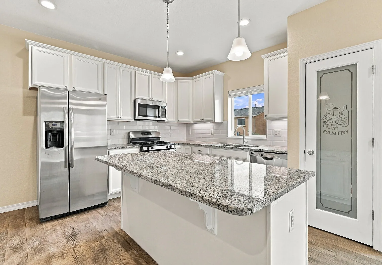 4 bed, 2.5 bath, 1713 sqft, $2,446 — Photo 3