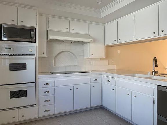 5th image of 251 Valley Dr