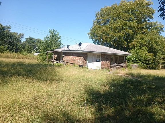 3rd image of 17565 Robin St
