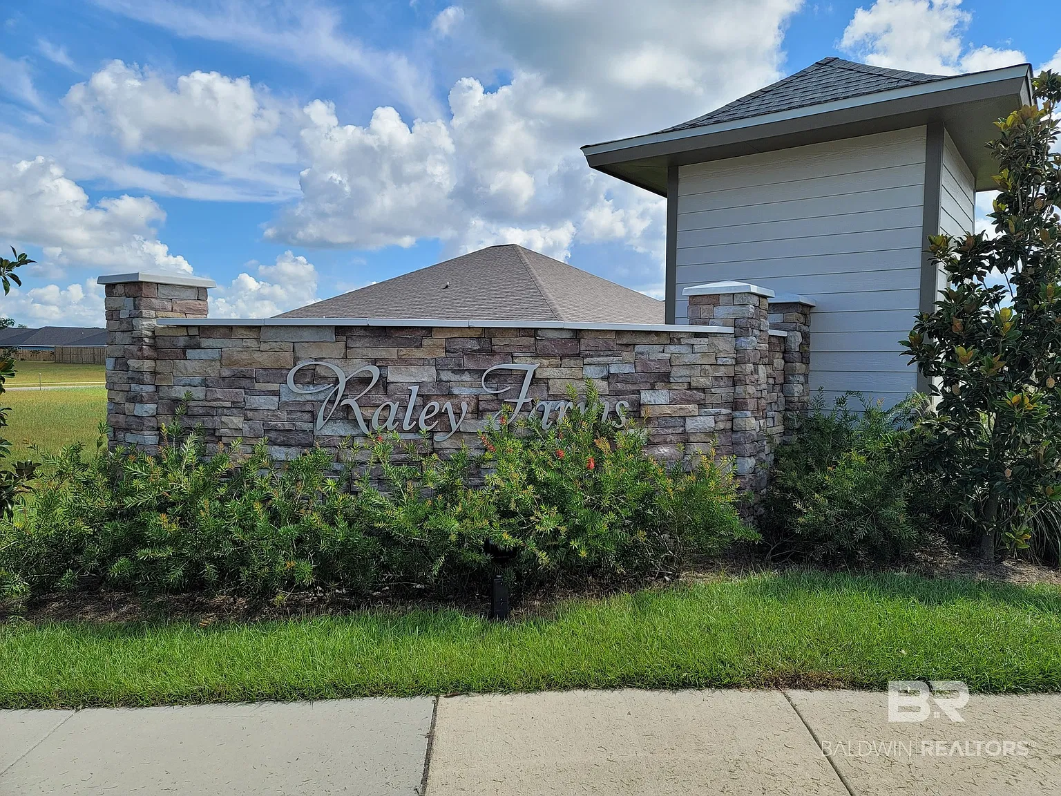 3 bed, 2.0 bath, 1510 sqft, $2,300 — Photo 1