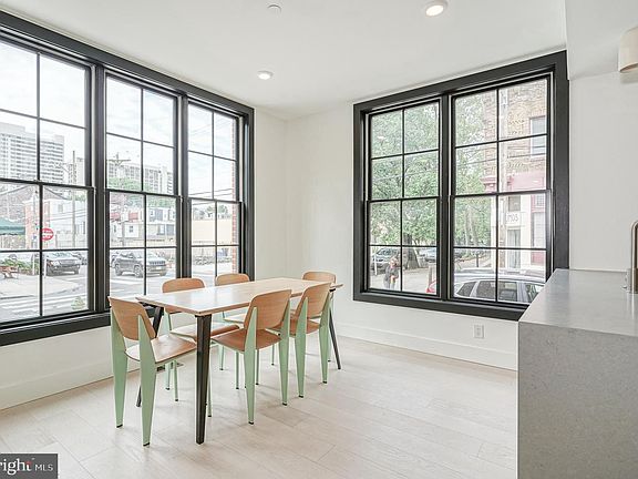2nd image of 1921 Green St Unit 1