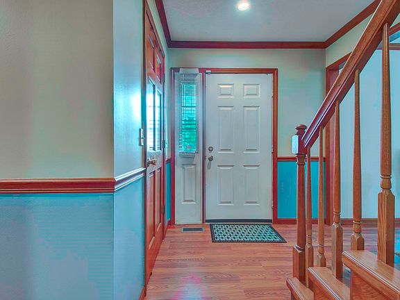 4th image of 310 Marborough Dr