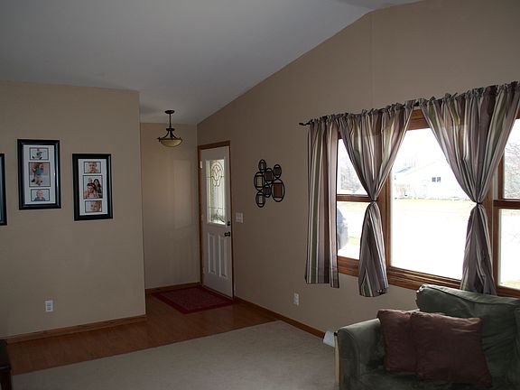 Living Room 19'x11'