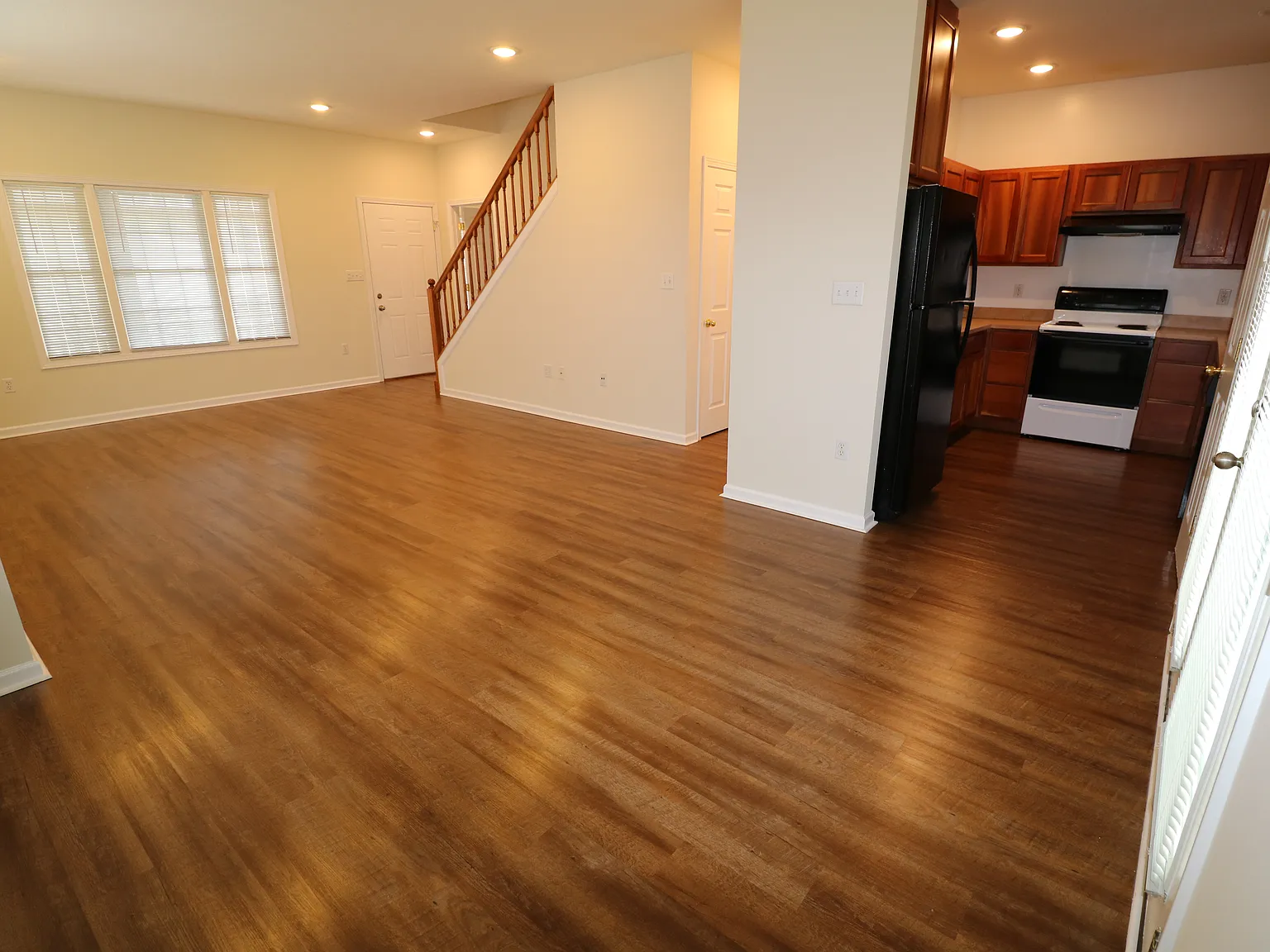 3 bed, 1800 sqft, $2,900 — Photo 3
