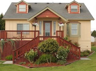 902 Hillcrest Dr, Longview, WA 98632